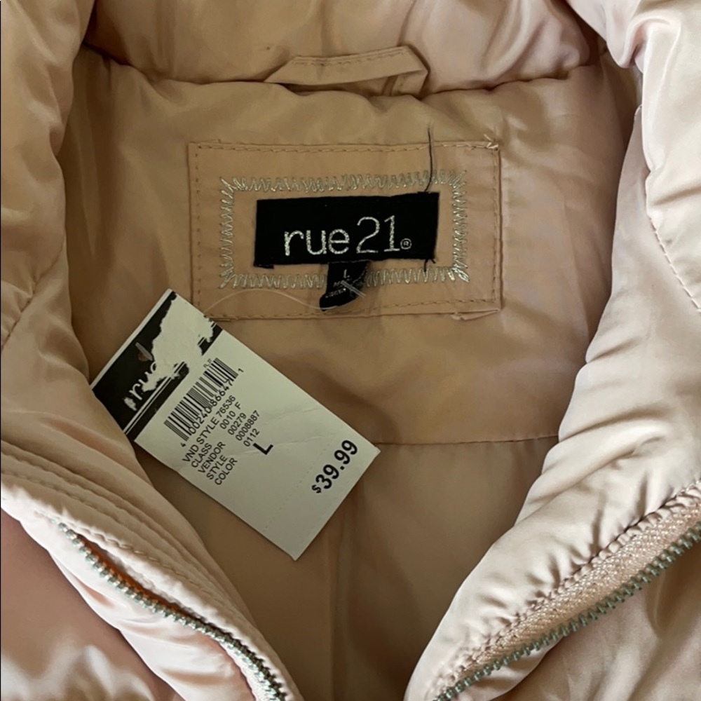 RUE 21 cropped light blush colored jacket. - Picture 2 of 5